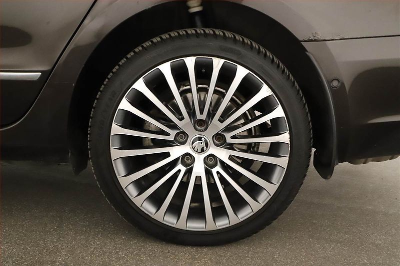Škoda Superb (2013) Laurin&Klement 2.0 TDI, 4X4 - fotka 20 z 20
