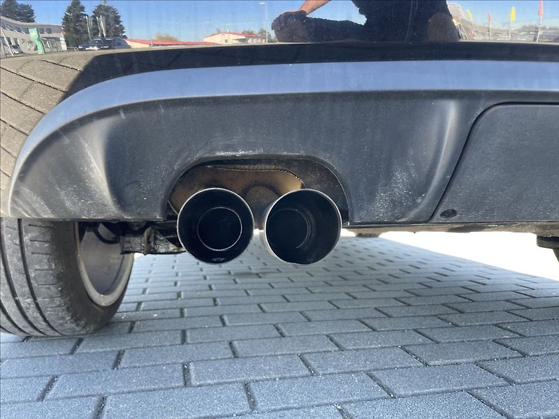 Škoda Fabia 1,4 i 16V 63kw Sportline Klima - fotka 42 z 42