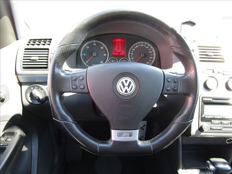 Volkswagen Touran 2.0TDi DSG Highline, 7 míst - fotka 8 z 49