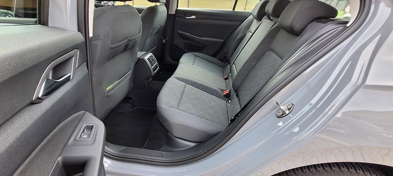 Volkswagen Golf (2021) 8 1,5TSi 96kW Life FuLLeD - fotka 12 z 45