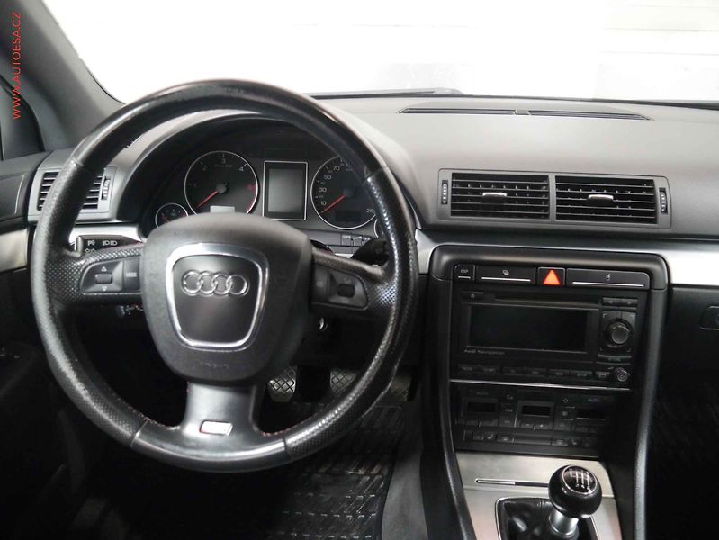 Audi A4 (2007) 2.0 TDI, AC, xenon - fotka 13 z 21