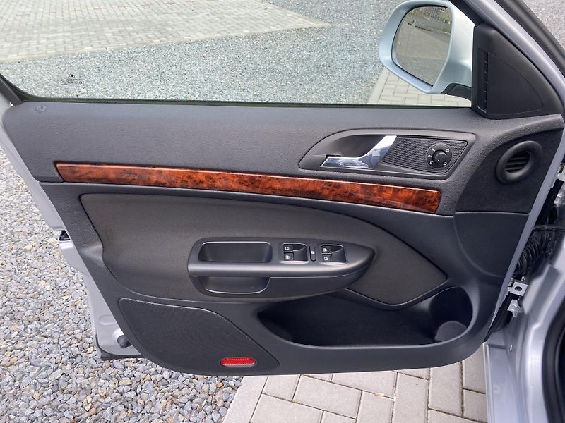 Škoda Octavia 1.4 TSI 90kW -ELEGANCE-PDC-ALU - fotka 13 z 44