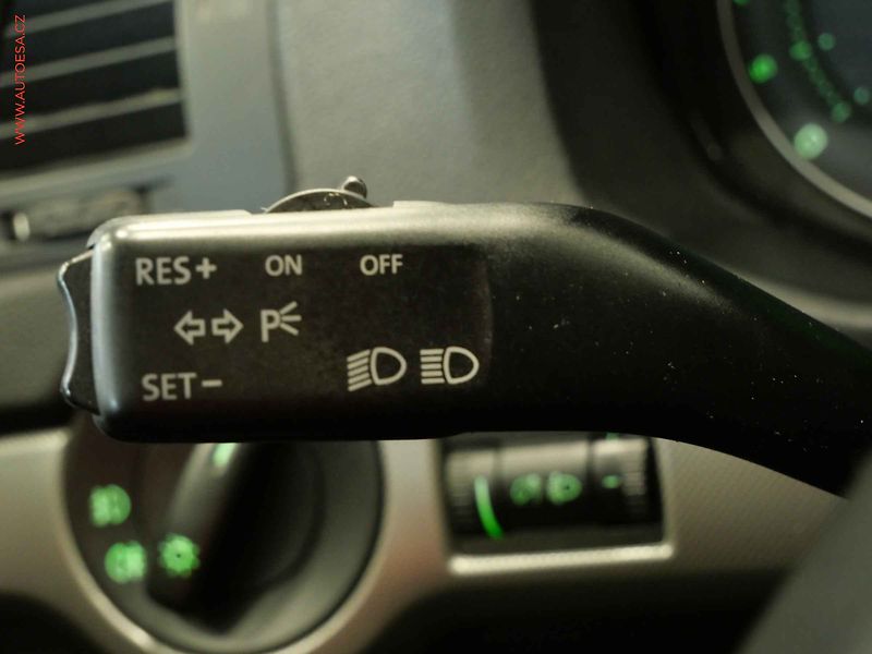 Škoda Octavia (2005) 1.9TDi, AC, výhřev sed. - fotka 15 z 23