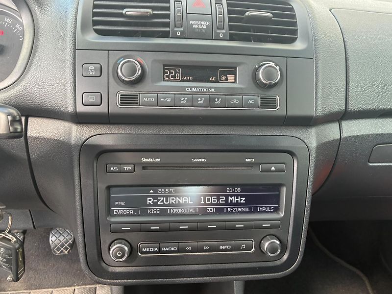 Škoda Fabia (2010) 1.2TSi,63KW,VYHŘ.SEDADLA,TEMP. - fotka 11 z 21