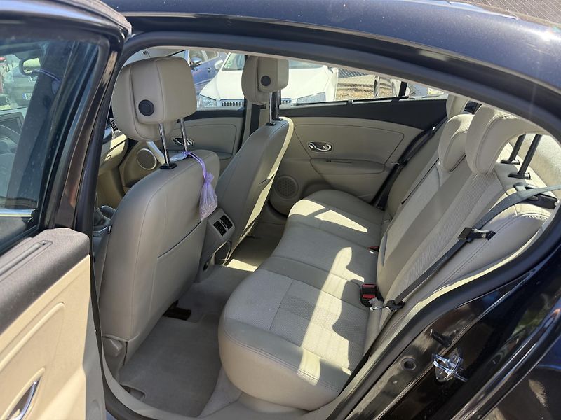 Renault Fluence 1.6 16V DIGIKLIMA NAVIGACE - fotka 10 z 13