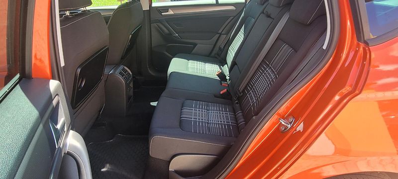 Volkswagen Golf Sportsvan (2015) 1,2TSi 81kW benzín „Lounge“ - fotka 13 z 41