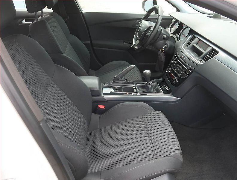 Peugeot 508 (2011) 2.0 HDi, Tempomat - fotka 9 z 17