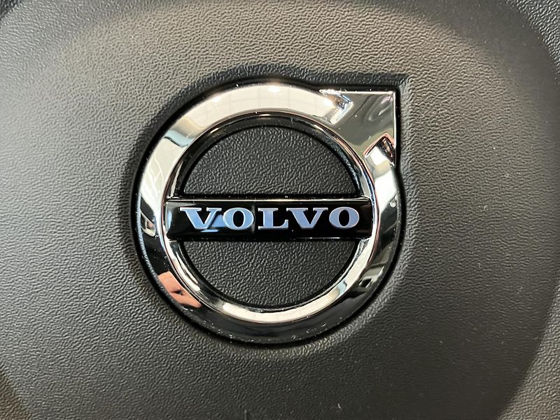 Volvo XC60 T6 eAWD Recharge Core, PANO - fotka 42 z 42