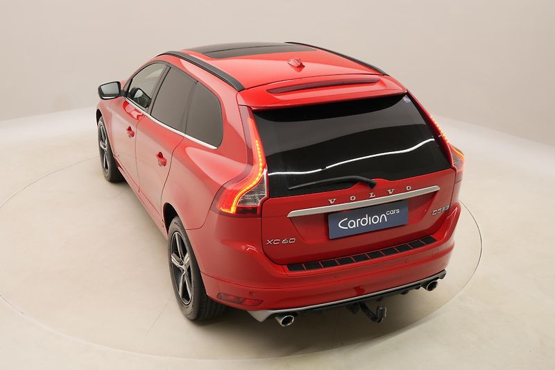 Volvo XC60 D5 AWD R-DESIGN AUT REZERVACE - fotka 17 z 52