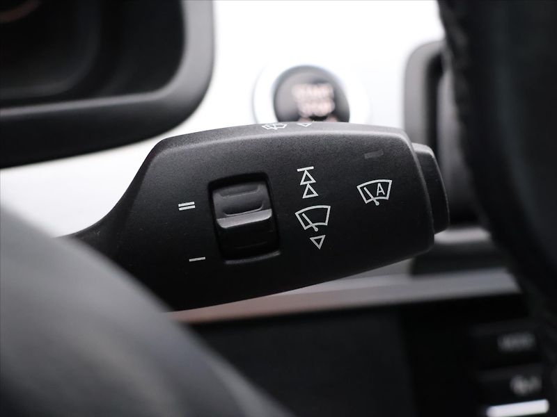 BMW Řada 5 3,0 530d x Drive Tažné Klima - fotka 21 z 38