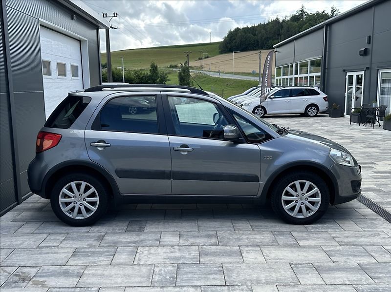 Suzuki SX4 2,0 DDiS 135PS  Style 4x4 - fotka 6 z 51