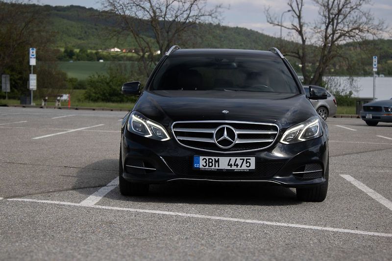 Mercedes-Benz Třídy E AMG paket, 100% stav. - fotka 2 z 45