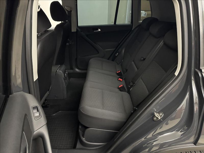 Volkswagen Tiguan 2,0 110kW 4X4 NAVI SERVIS TZ - fotka 36 z 41