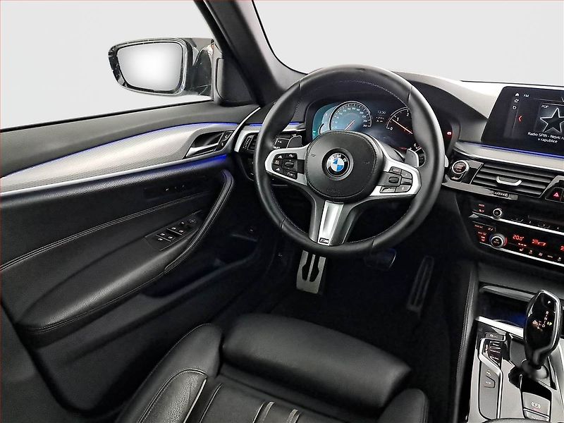 BMW Řada 5 (2018) M Sport 530d xDrive, 4X4 - fotka 7 z 20