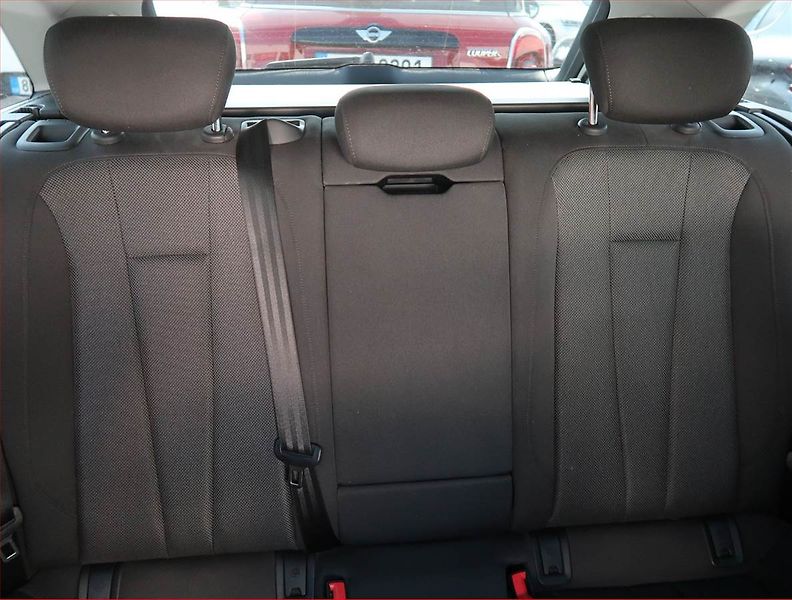 Audi A4 (2019) 30 TDI, Automat, Navi - fotka 10 z 27