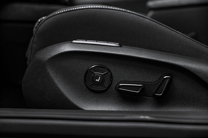 Škoda Superb 2,0 TDI DSG LED Masáž tažné - fotka 20 z 21