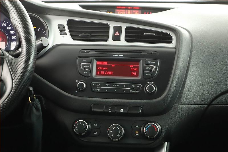 Kia Ceed (2012) 1.4 CRDi, nová STK - fotka 11 z 13