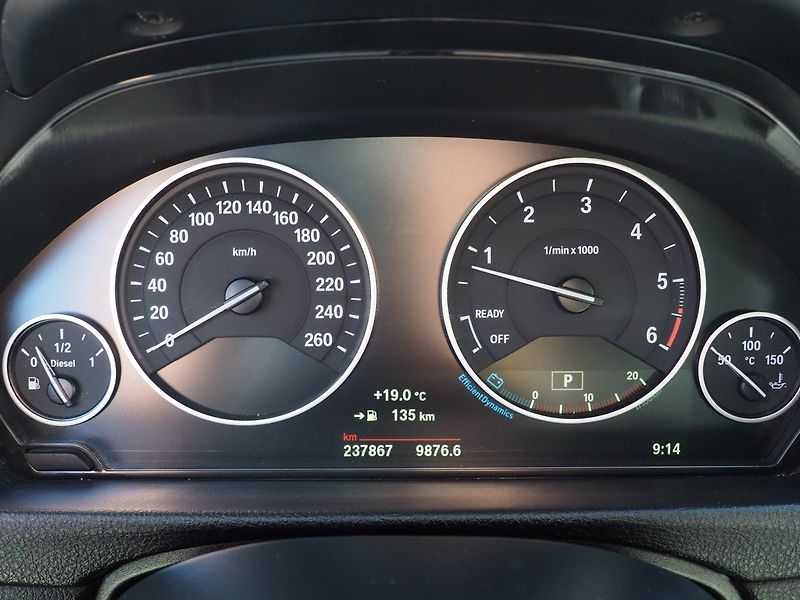 BMW Řada 3 (2016) 320D xDrive, A/T - fotka 27 z 38