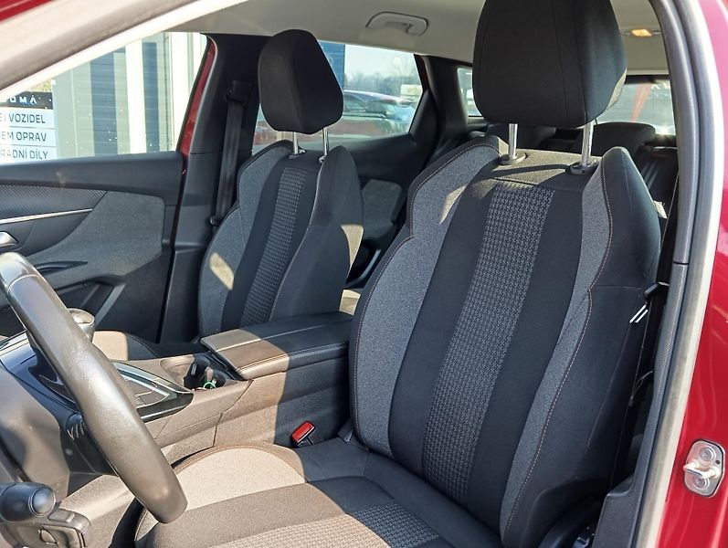 Peugeot 3008 (2021) ACTIVE PACK 1.2 130k MAN6 - fotka 14 z 16