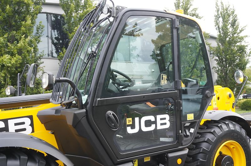 JCB (2019) 540-140 telescopic loader  - fotka 18 z 24