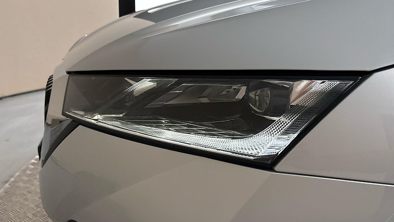 Škoda Octavia 2.0 TDI DSG Style Combi - fotka 18 z 25
