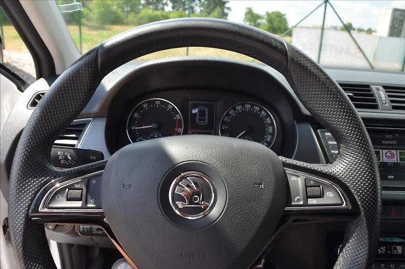 Škoda Fabia 1,2 TSI 66KW TOP VÝBAVA ALU - fotka 42 z 50