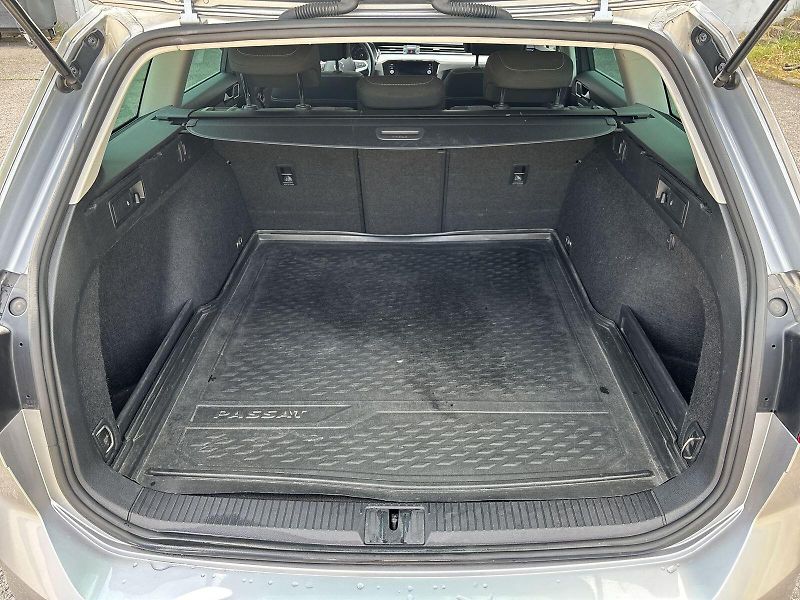 Volkswagen Passat (2023) Variant 1.5 TSI Business - fotka 25 z 26