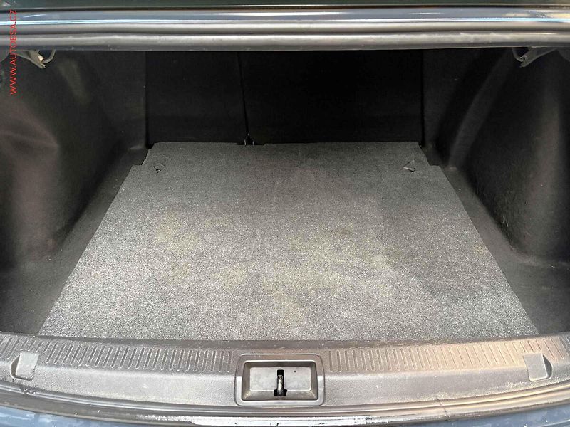 Renault Fluence (2013) 1.6i, ČR, Temp, park.asistent - fotka 7 z 15