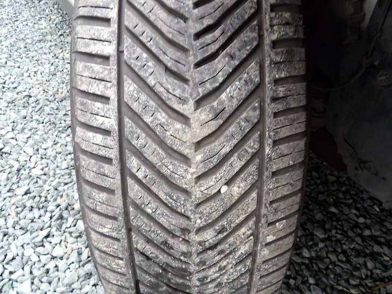 Land Rover Discovery Sport D150 S AWD A/T 7míst Tažné DPH - fotka 32 z 35