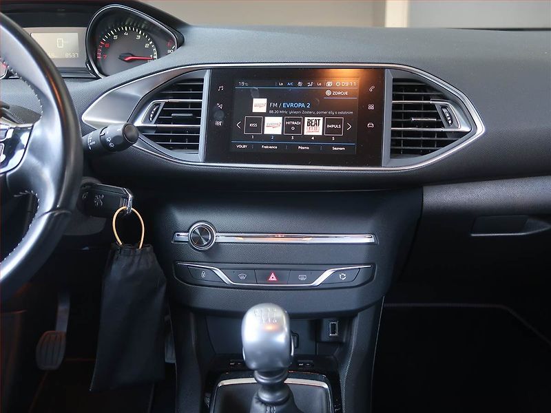 Peugeot 308 (2018) 1.2 PureTech, ČR,1.maj - fotka 12 z 16