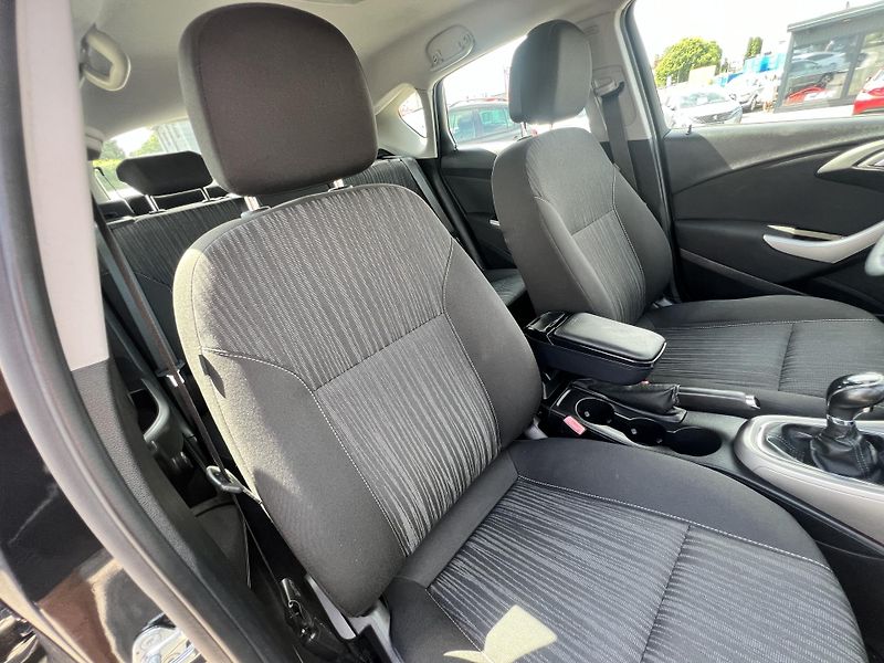 Opel Astra 1.4i 16v KAMERA TEMPOMAT ALU - fotka 33 z 42