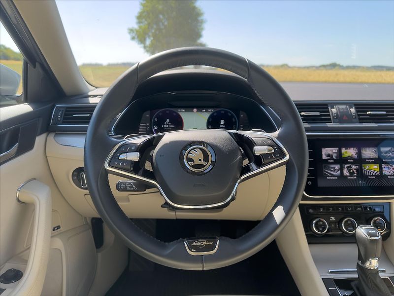 Škoda Superb 2,0 TDI 147kW DSG 4x4 L&K DPH - fotka 20 z 40