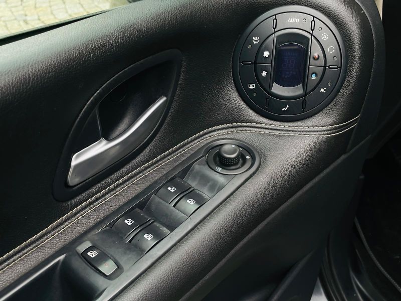 Renault Grand Espace 2.0dCi MANUÁL VÝHŘEV SENZORY - fotka 32 z 43