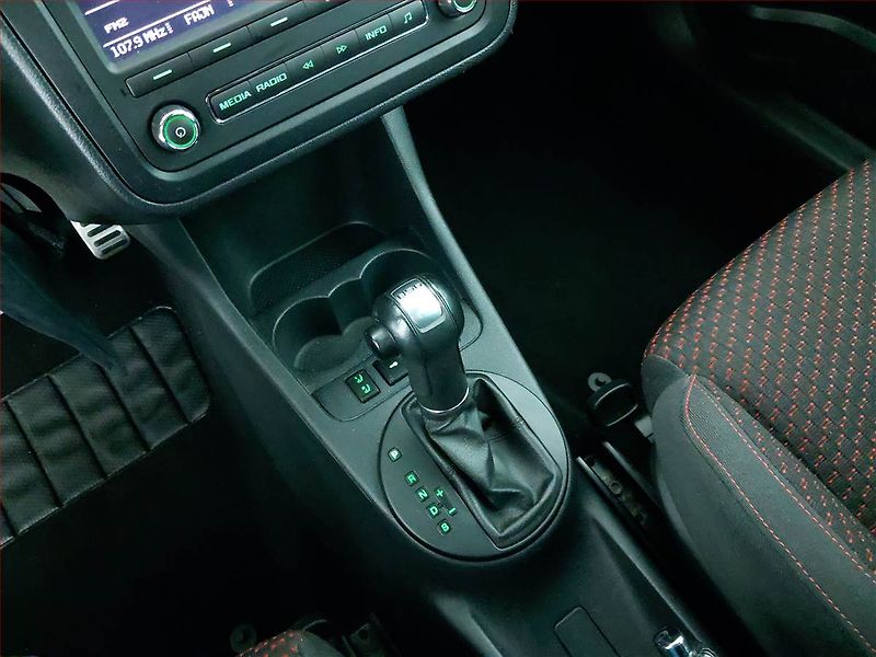 Škoda Fabia (2011) Ambiente RS 1.4 TSI, Automat - fotka 13 z 16