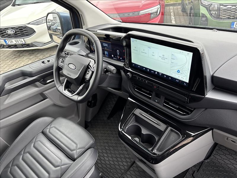 Ford Tourneo Custom 2,0 EcoBlue 125kW L2 Titanium - fotka 18 z 47