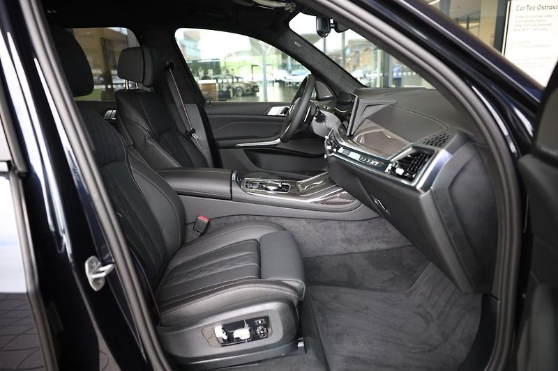 BMW X7 xDrive40d - fotka 16 z 21