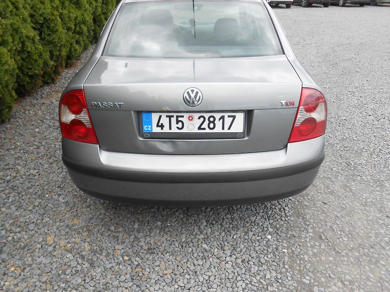 Volkswagen Passat 1.9TDi,96KW,KLIMA,207TKm - fotka 19 z 21