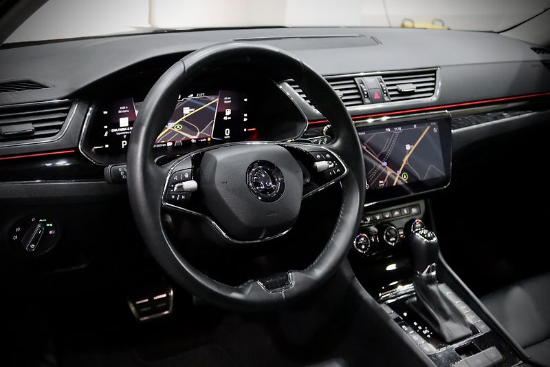 Škoda Superb 3 FL 2.0 TSI 140 kW DSG L&K - fotka 14 z 59