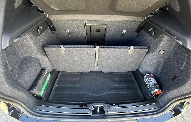 Volvo XC40 B3 FWD BE // 360 // kola - fotka 34 z 37