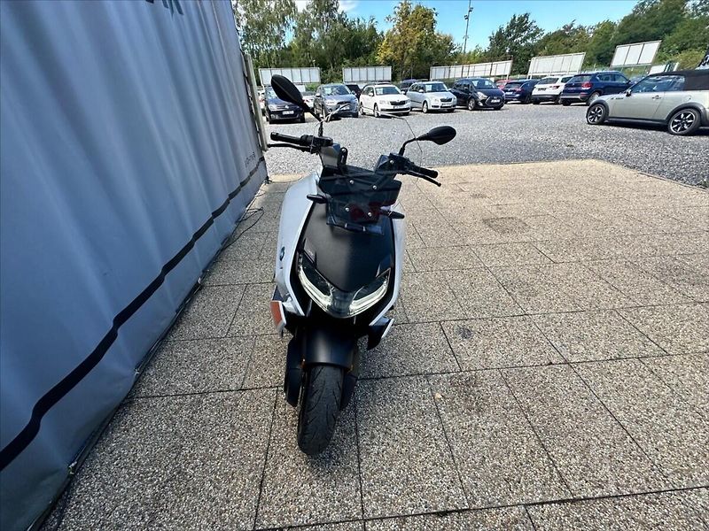 BMW CE 04 - fotka 11 z 26
