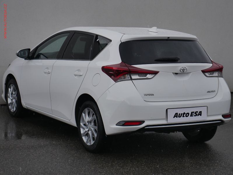 Toyota Auris (2017) 1.6i, ČR, AC, kamera - fotka 6 z 21