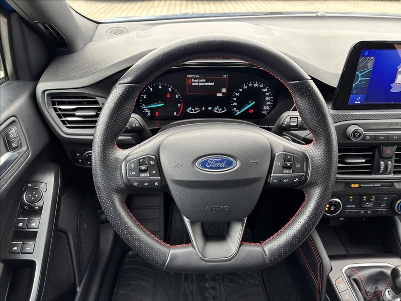 Ford Focus 1,0 EcoBoost 92 kW ST Line - fotka 17 z 35