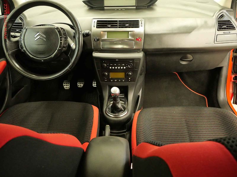 Citroën C4 (2010) 1.6 16v, 2.maj,ČR, Klima - fotka 8 z 21