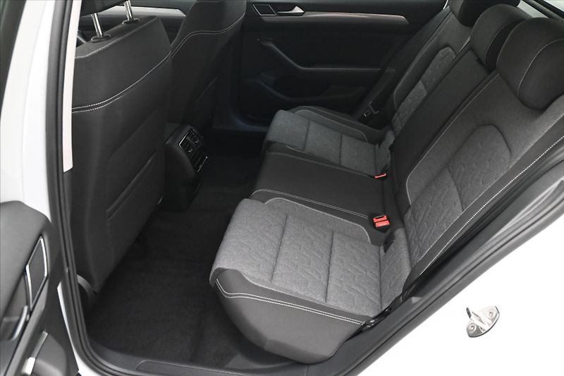 Volkswagen Passat 2,0 TDI 110KW DSG BUSINESS Zár - fotka 14 z 31