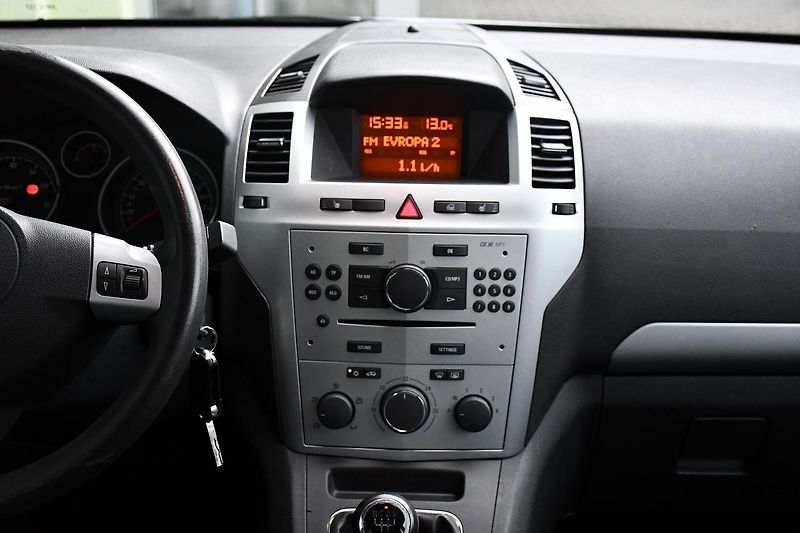 Opel Zafira 1.8i VYHŘ. SEDAČKY TAŽNÉ 7MÍST - fotka 7 z 28