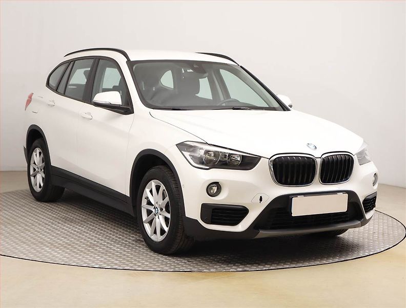 BMW X1 (2018) sDrive18i, Automat, Navi - fotografie inzerátu