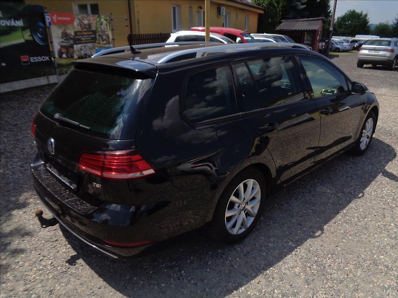Volkswagen Golf (2018) 1,4 tsi - fotka 6 z 17
