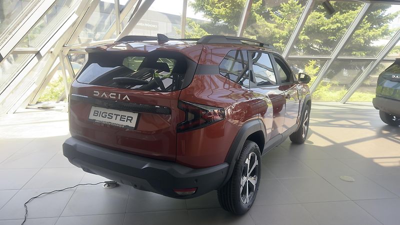Dacia Bigster (2026) Bigster Journey Hybrid 155 - fotka 4 z 19