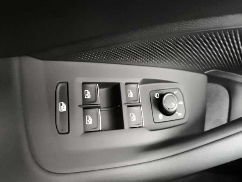 Volkswagen Passat Elegance 1,5 eTSI 110 kW mHEV - fotka 15 z 24