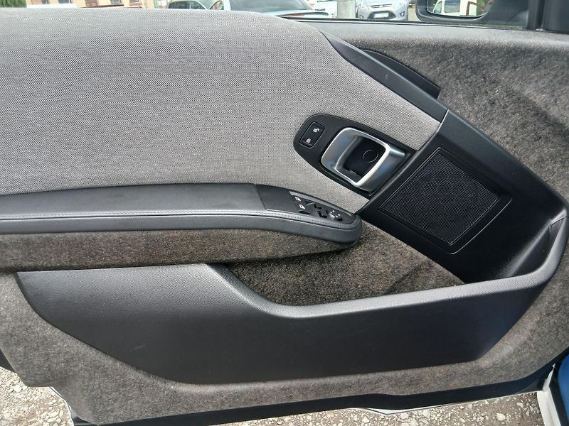 BMW i3 125 kW, 86tis km - fotka 21 z 47